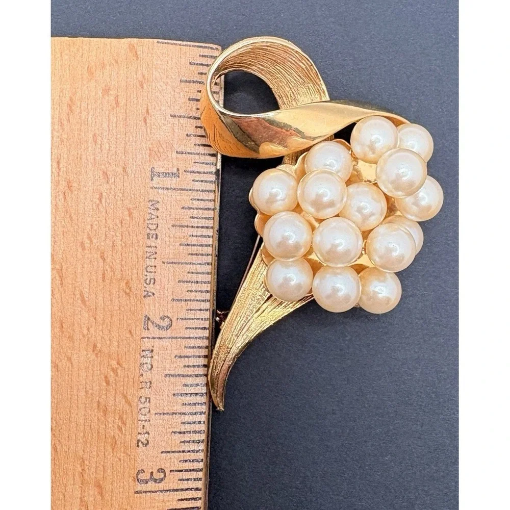 Vintage Faux Pearl Cluster Bouquet Brooch Flower Ribbon MCM Retro Glam 2.5